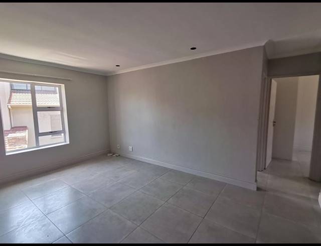 2 BEDROOM PROPERTY TO RENT IN GOODWOOD CENTRAL